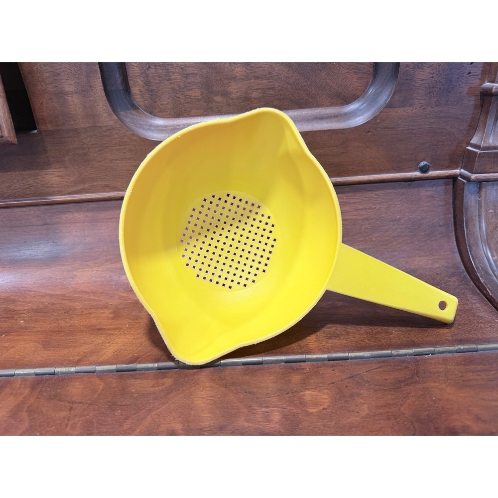 Vintage Tupperware Yellow Handheld Colander Strainer 6 inch 2-Spout 10 inch Long
